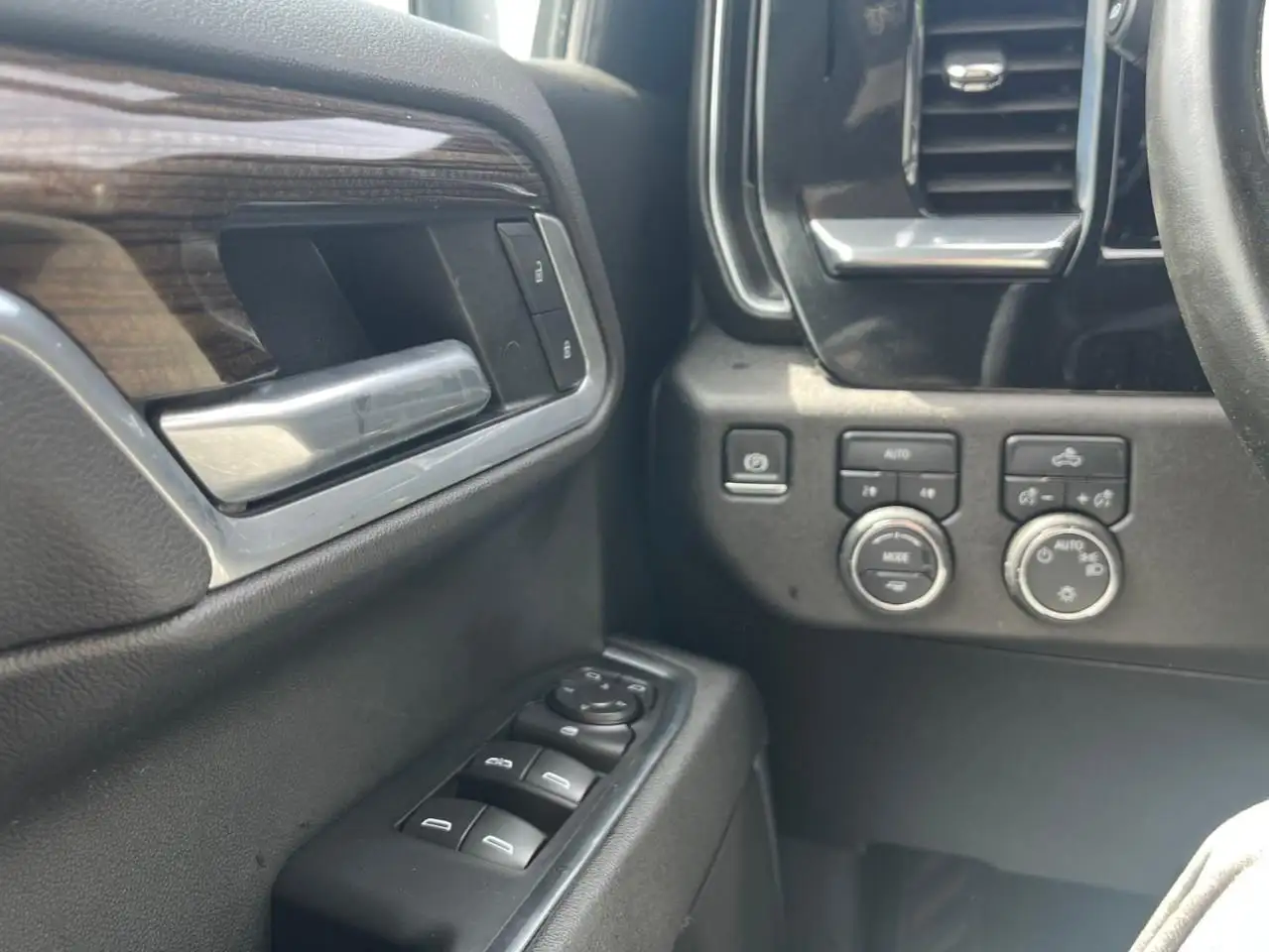 Chevrolet Silverado 1500 - Image 15
