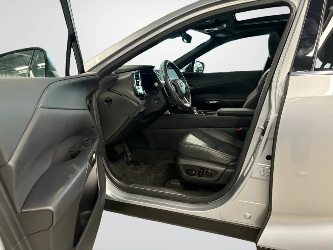 Lexus RX 350h - Image 9