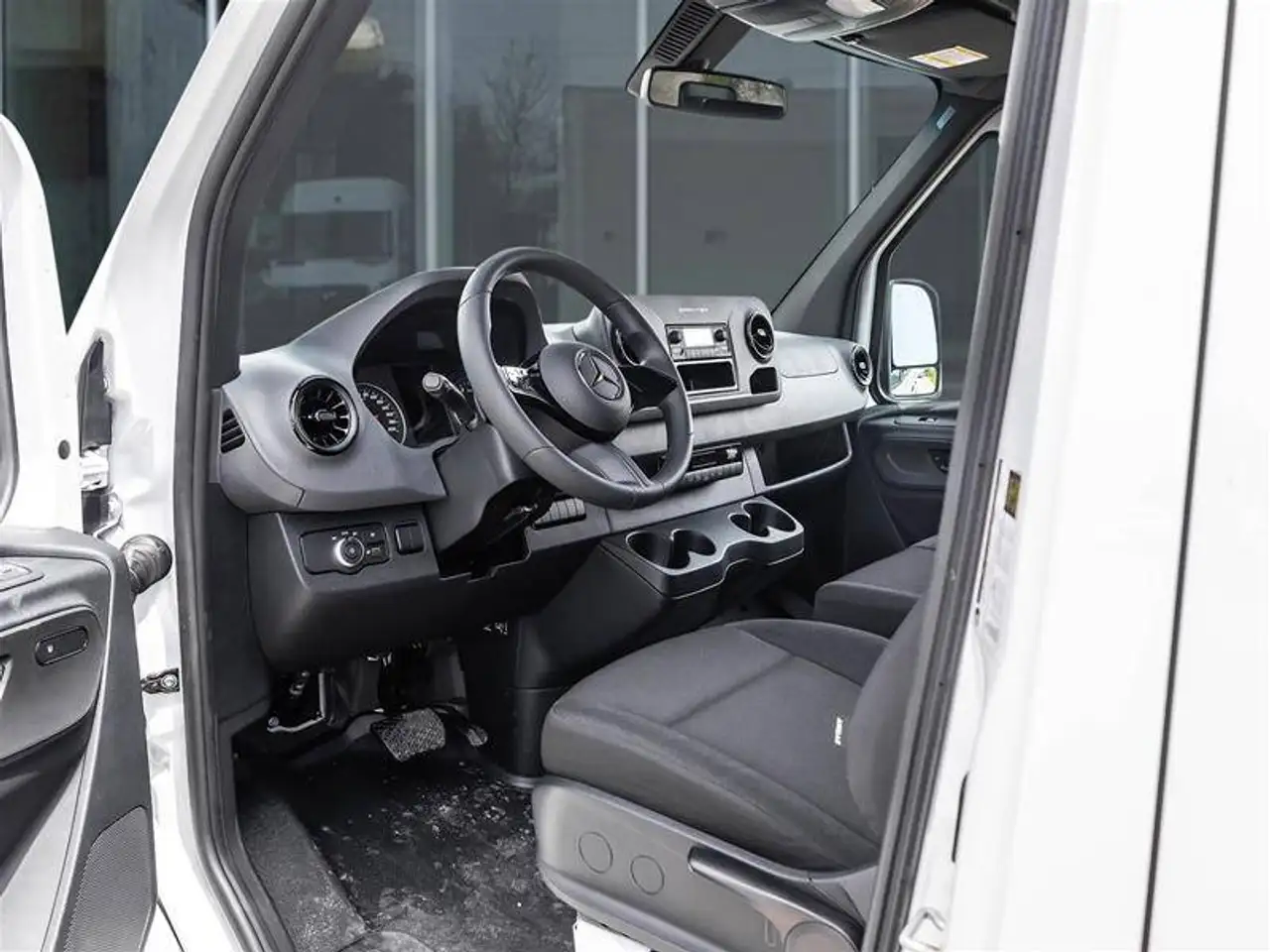 Mercedes-Benz Sprinter - Image 8