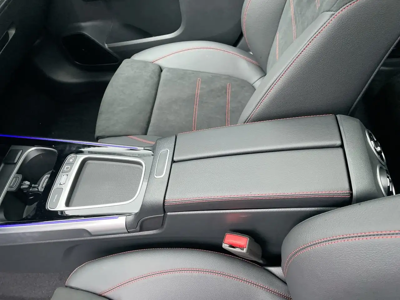 Mercedes-Benz GLB - Image 29
