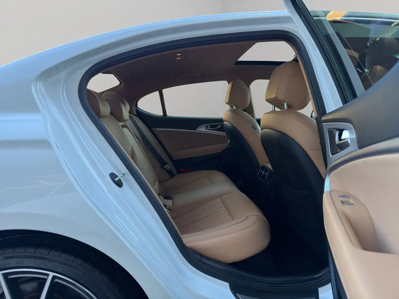Genesis G70 - Image 26