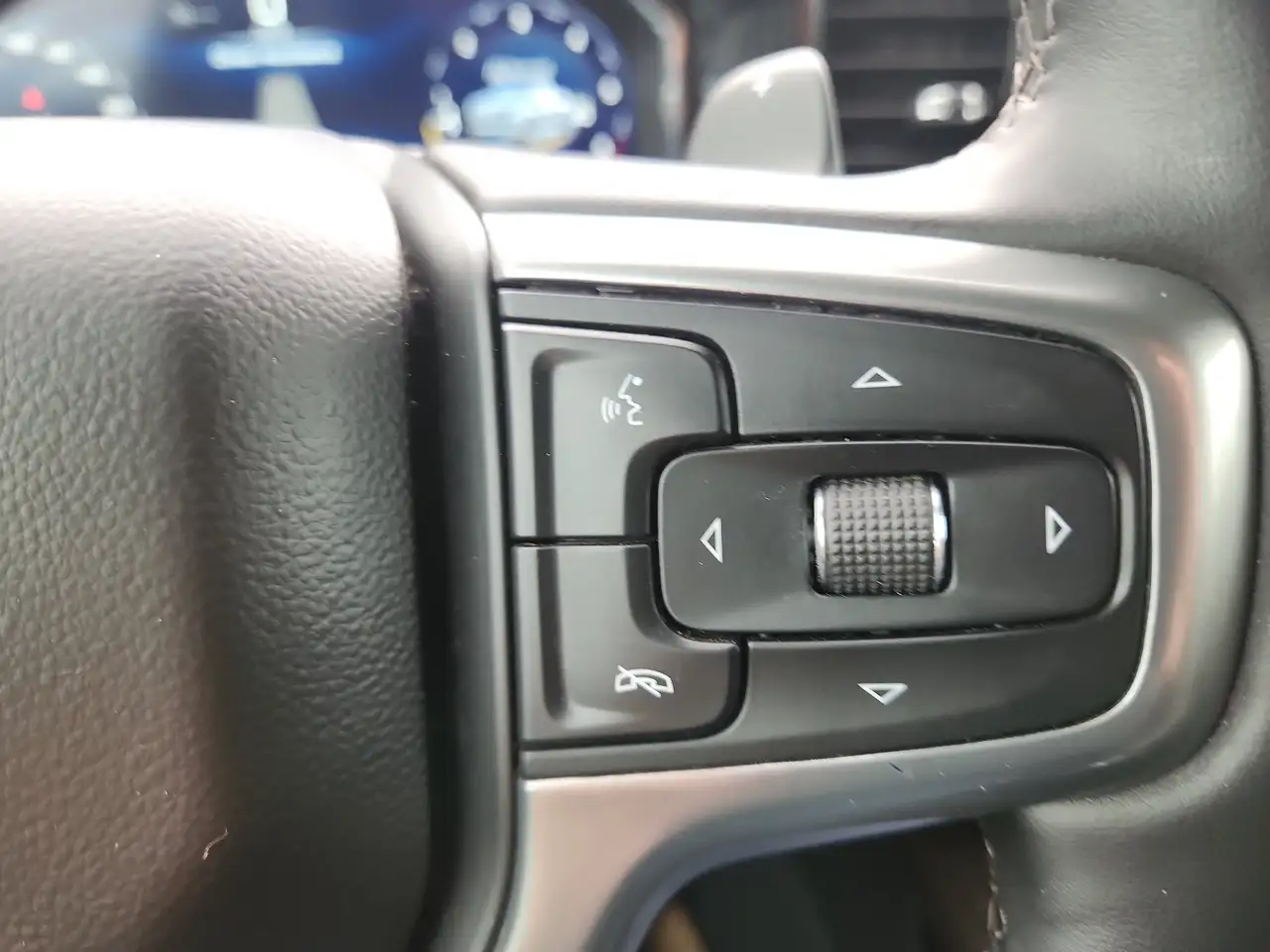 Chevrolet Silverado 1500 - Image 13