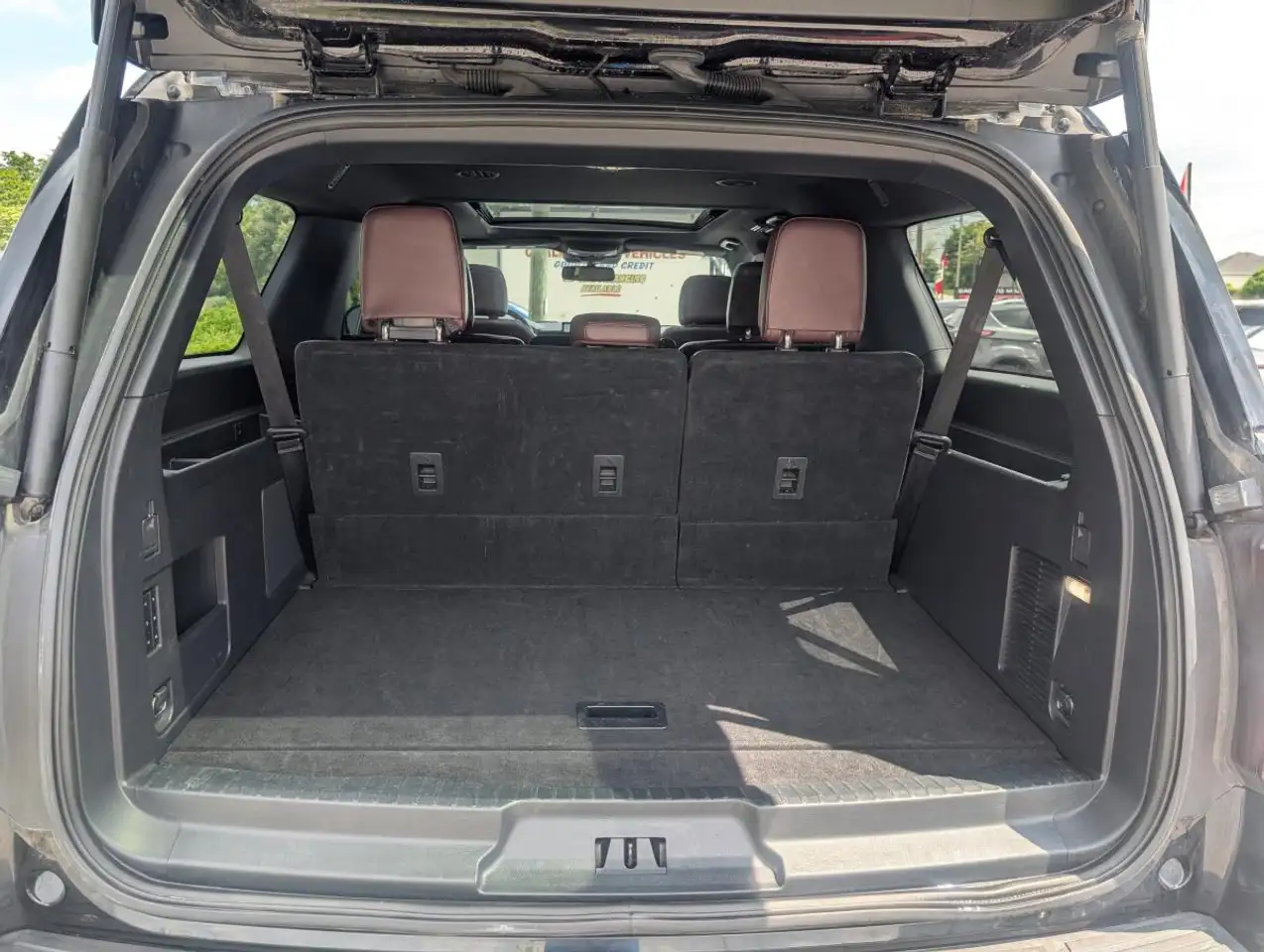 Ford Expedition - Image 19