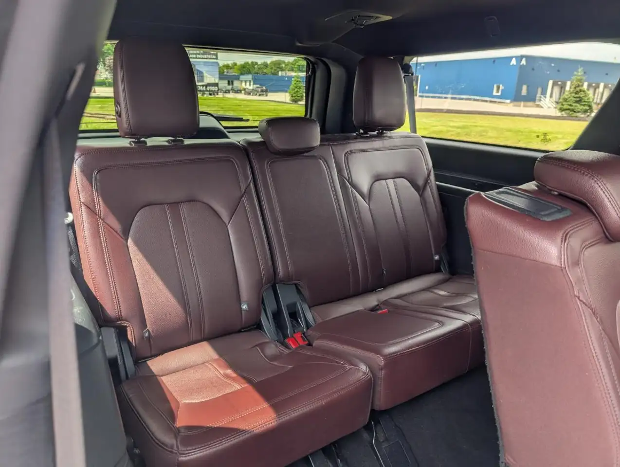 Ford Expedition - Image 18