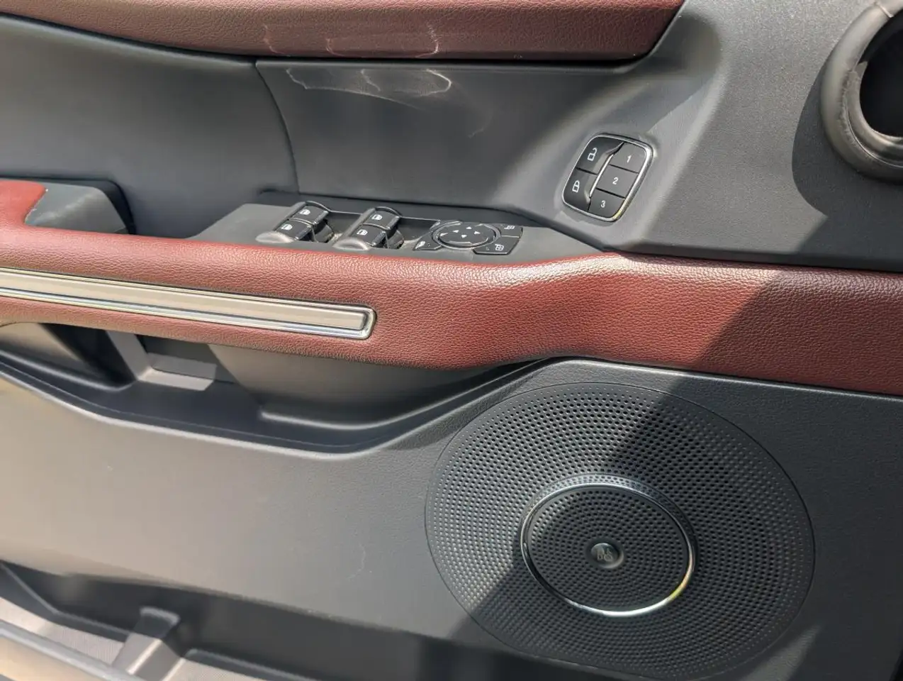 Ford Expedition - Image 25