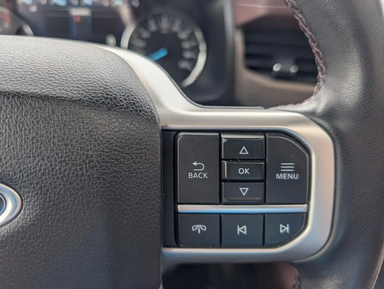 Ford Expedition - Image 11