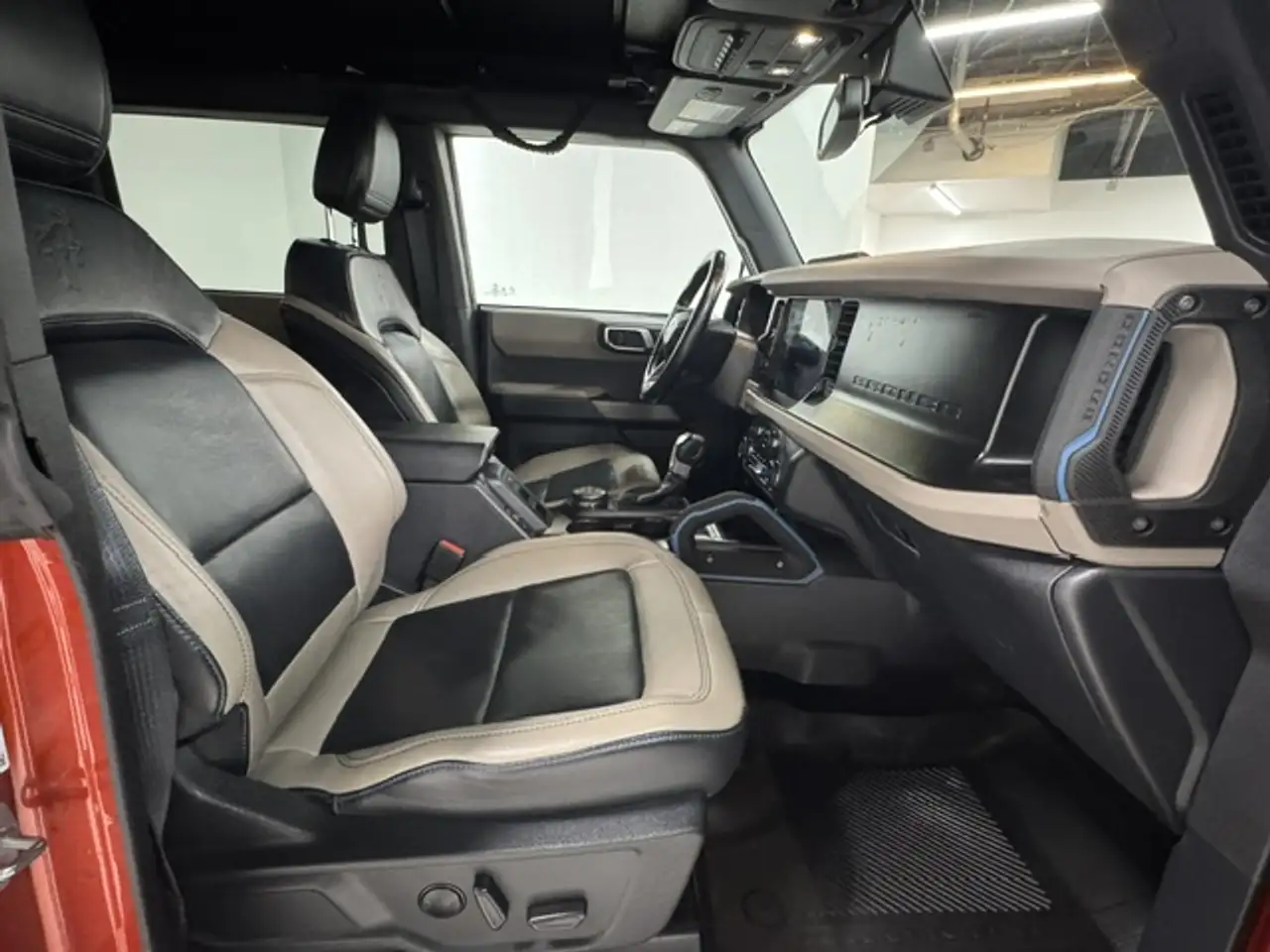 Ford Bronco - Image 17