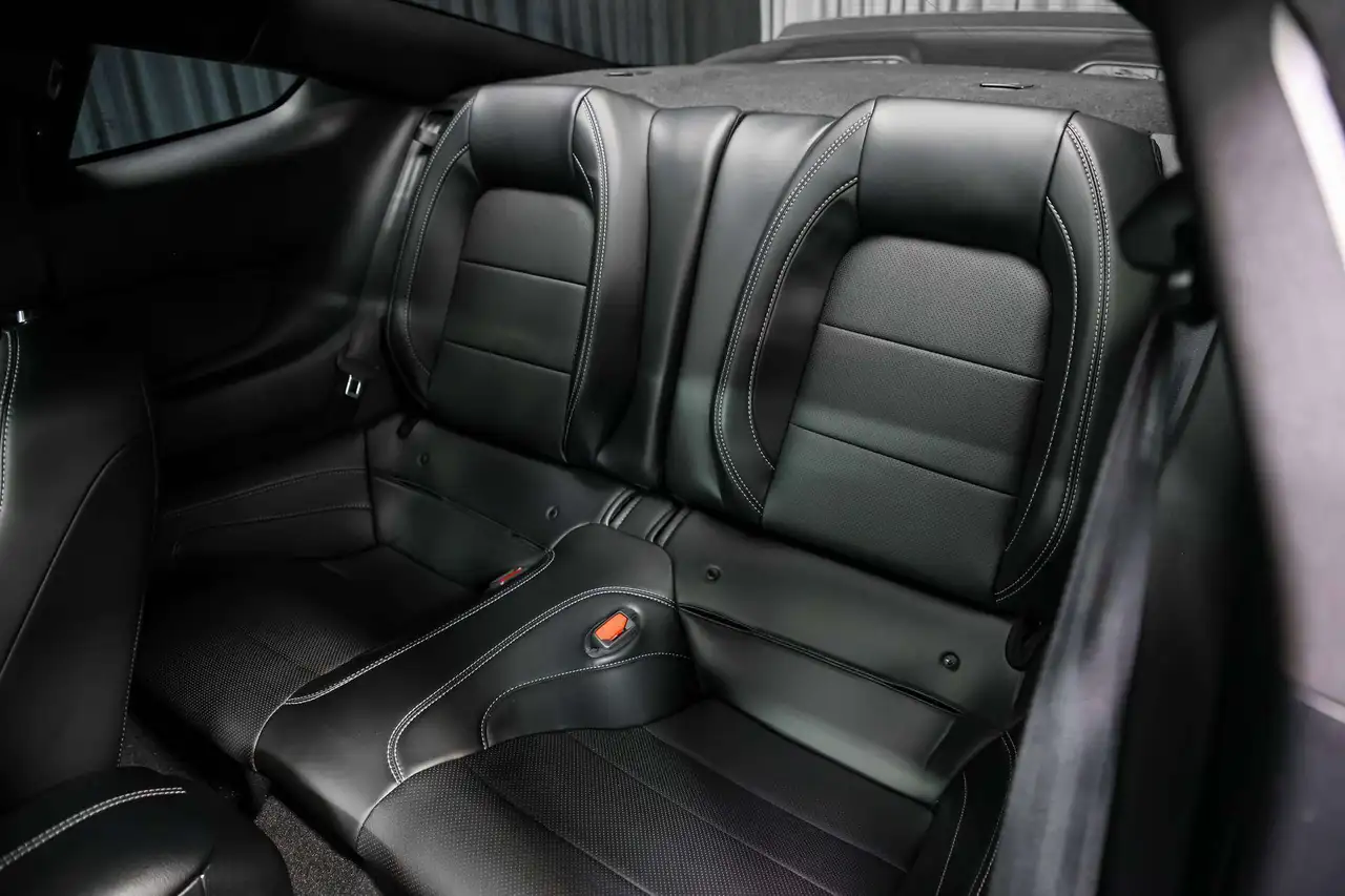 Ford Mustang - Image 36