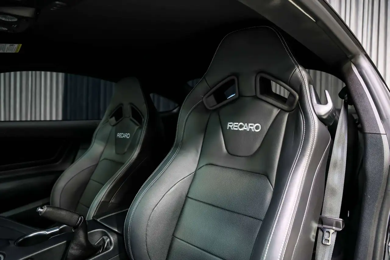 Ford Mustang - Image 23
