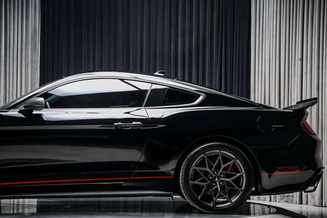 Ford Mustang - Image 17