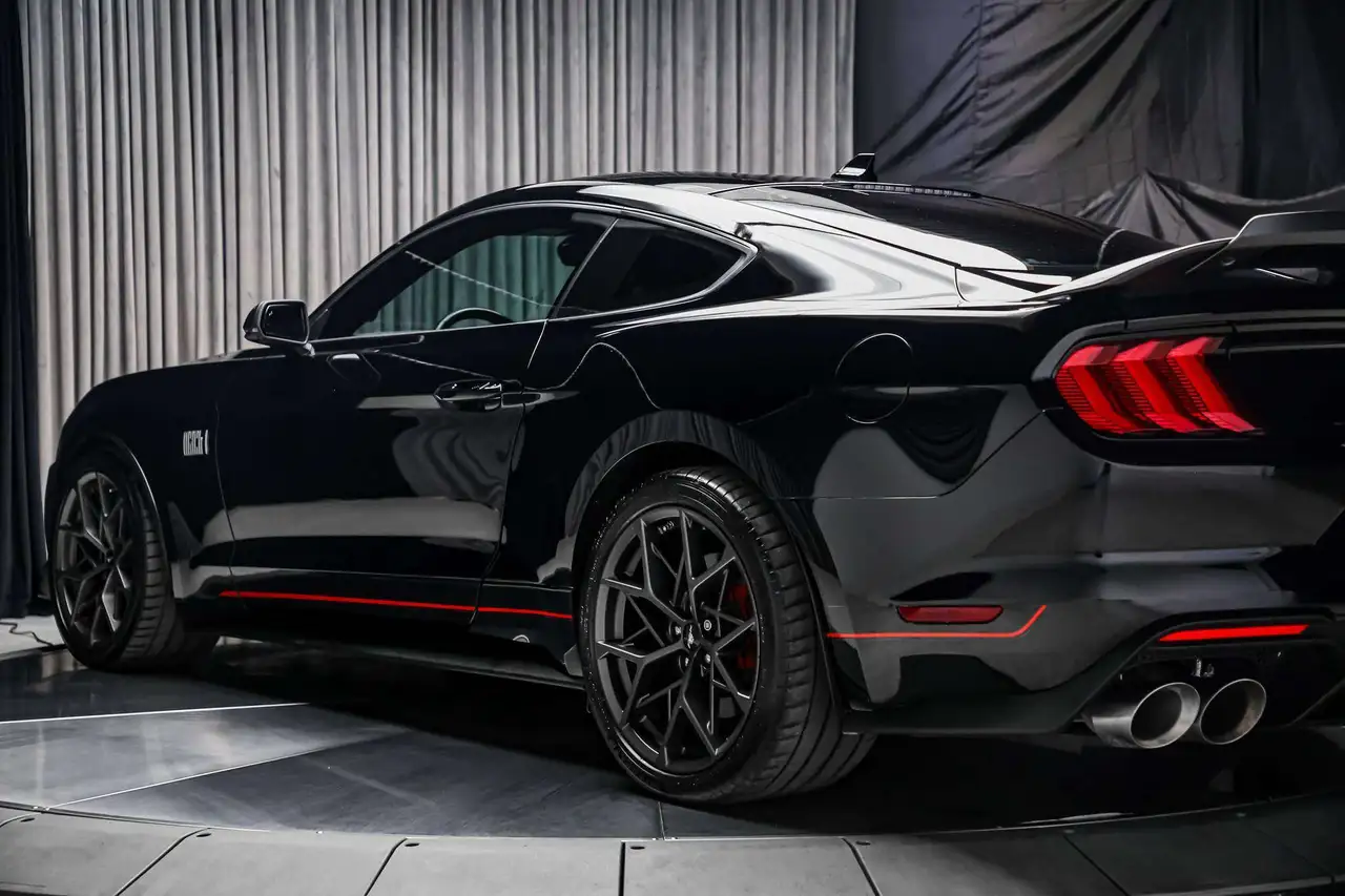 Ford Mustang - Image 19