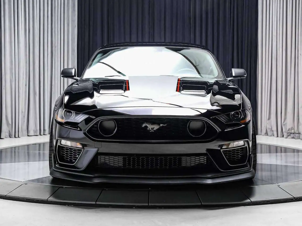 Ford Mustang - Image 11