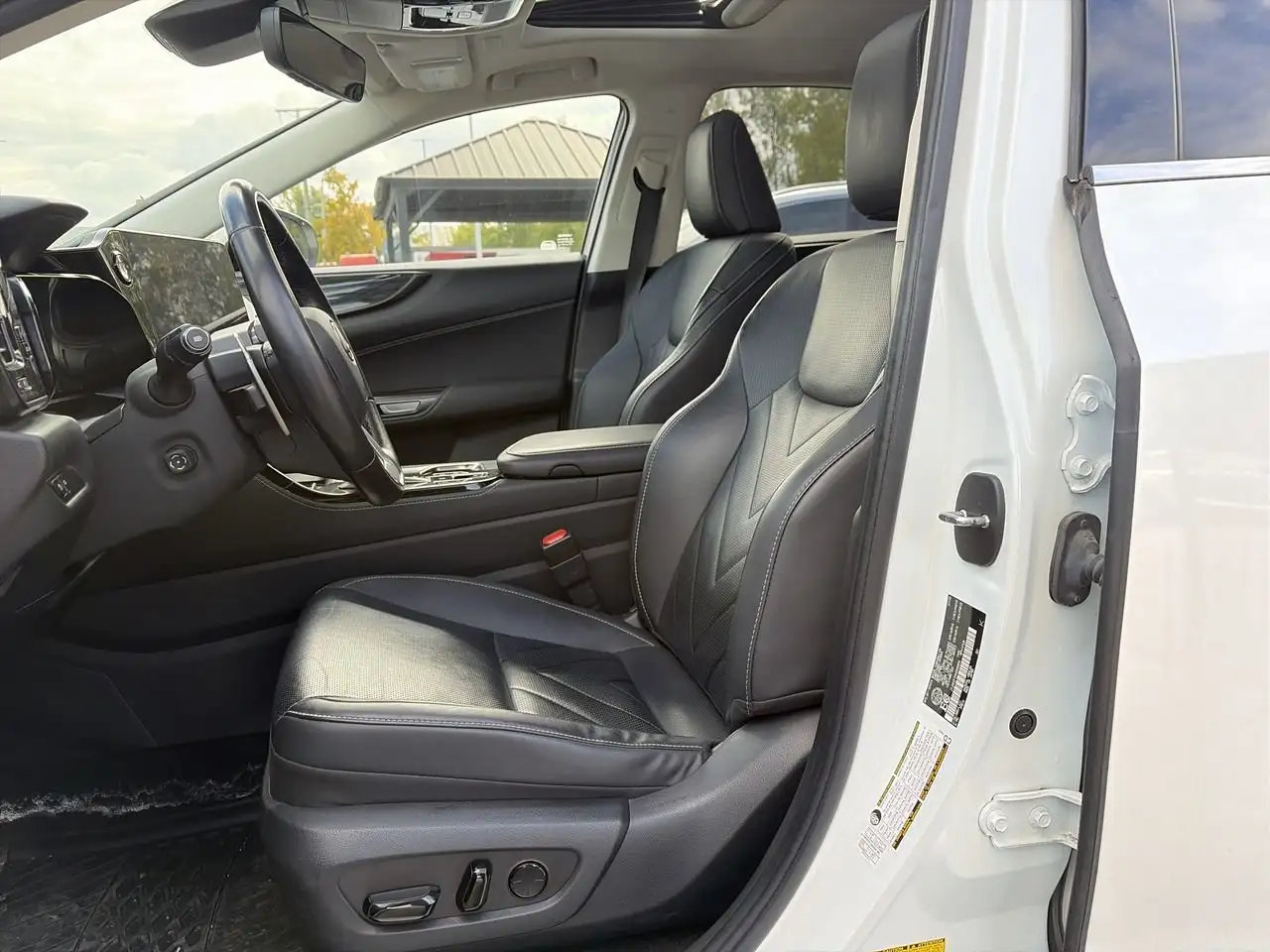 Lexus NX - Image 19