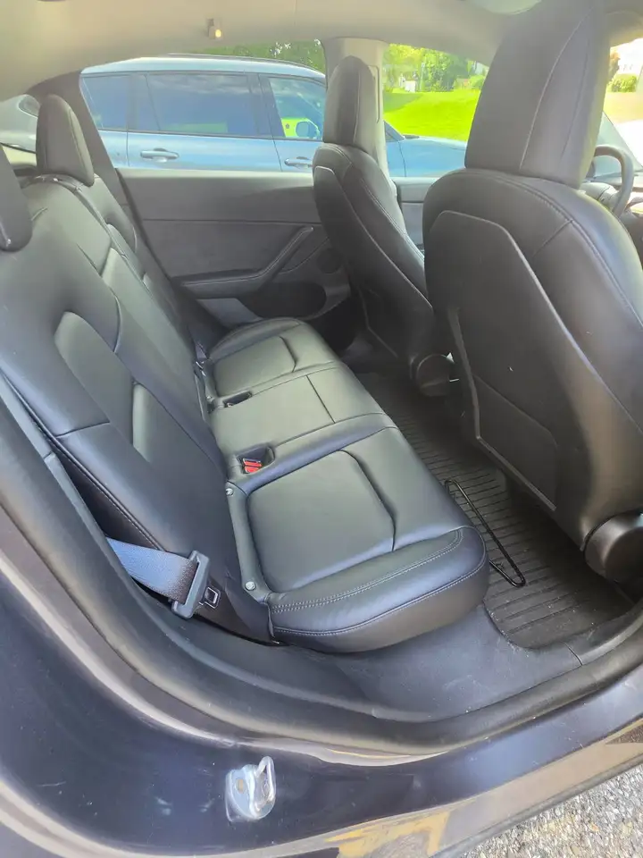 Tesla Model Y - Image 2