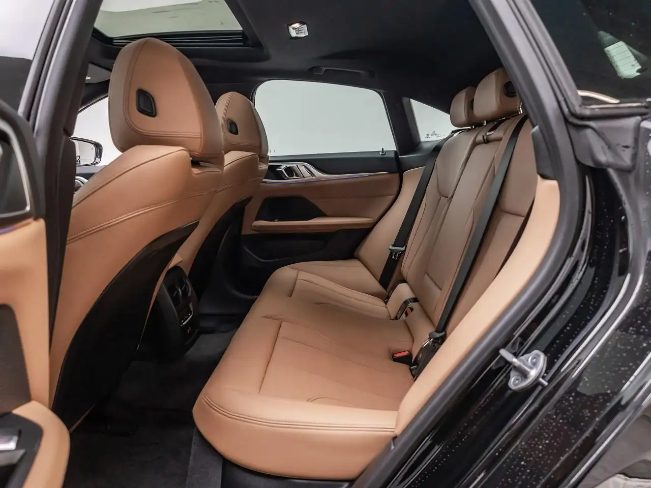 BMW i4 - Image 22
