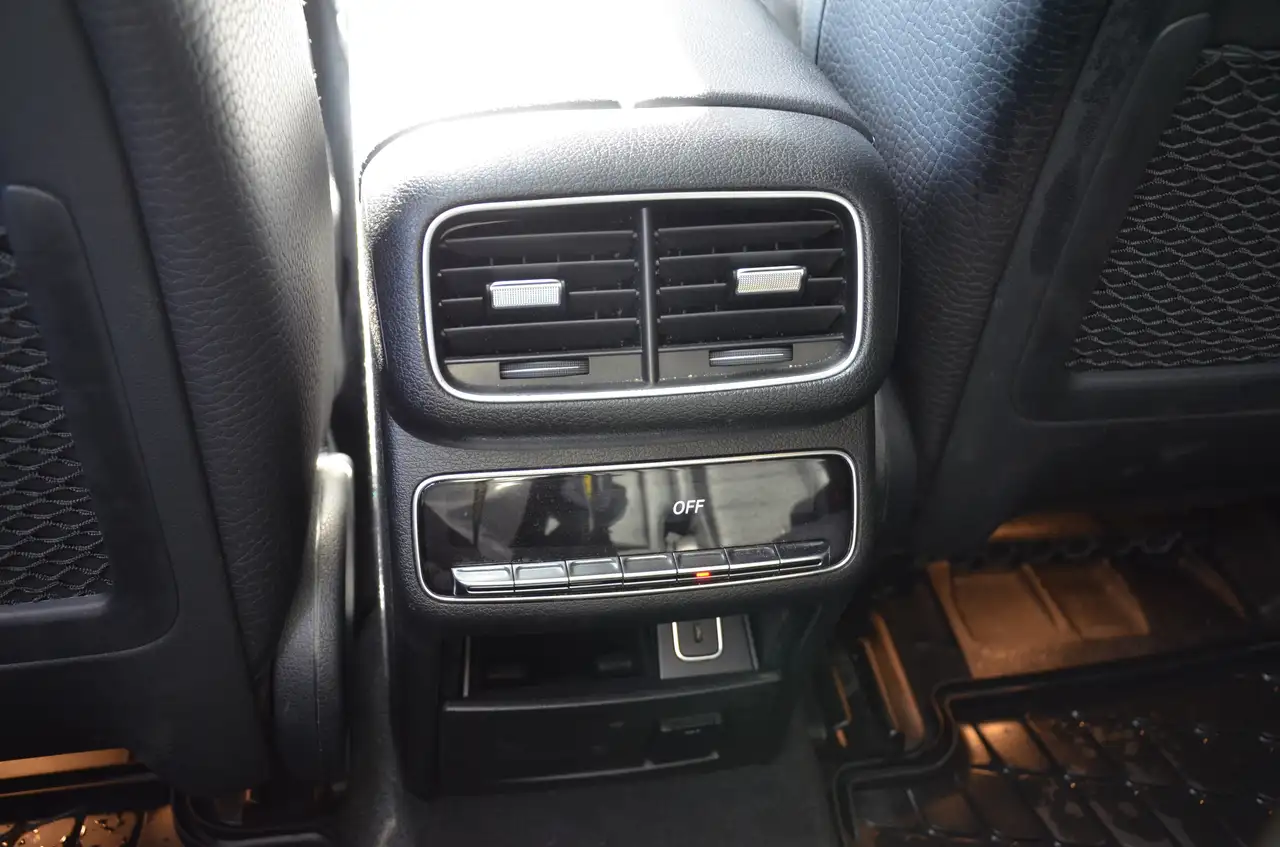 Mercedes-Benz GLS - Image 17
