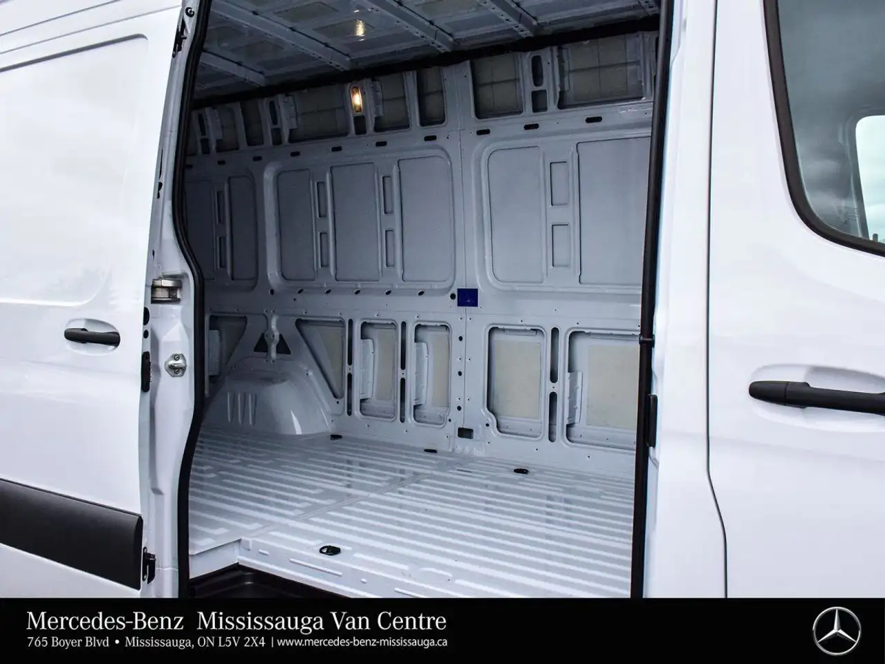 Mercedes-Benz Sprinter - Image 23