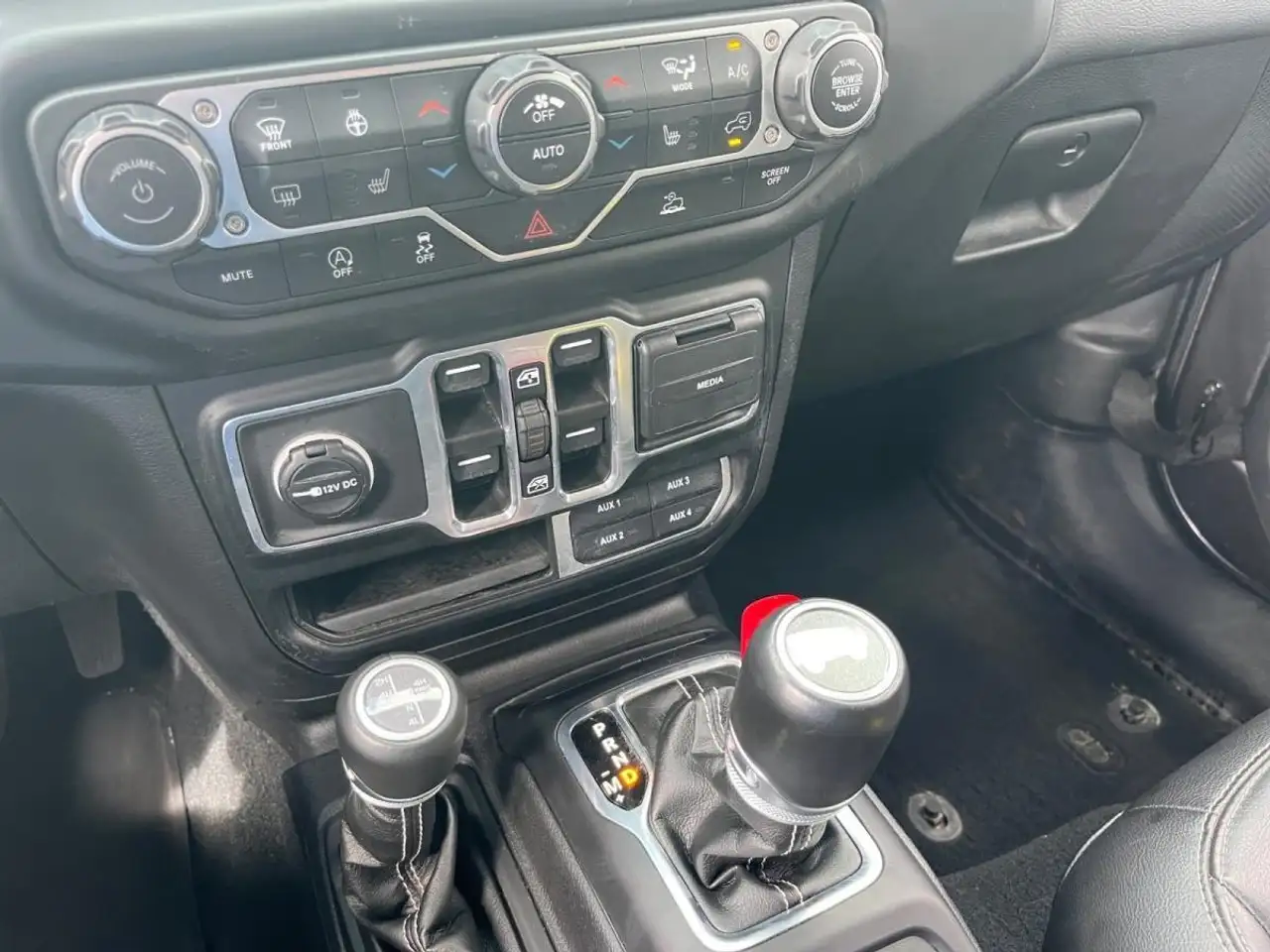 Jeep Wrangler - Image 28
