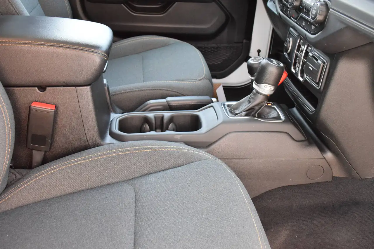 Jeep Wrangler - Image 25