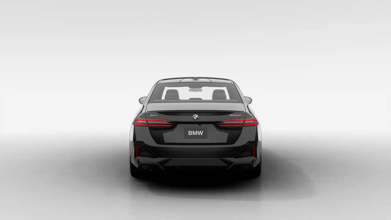 BMW 5 Series - Image 8