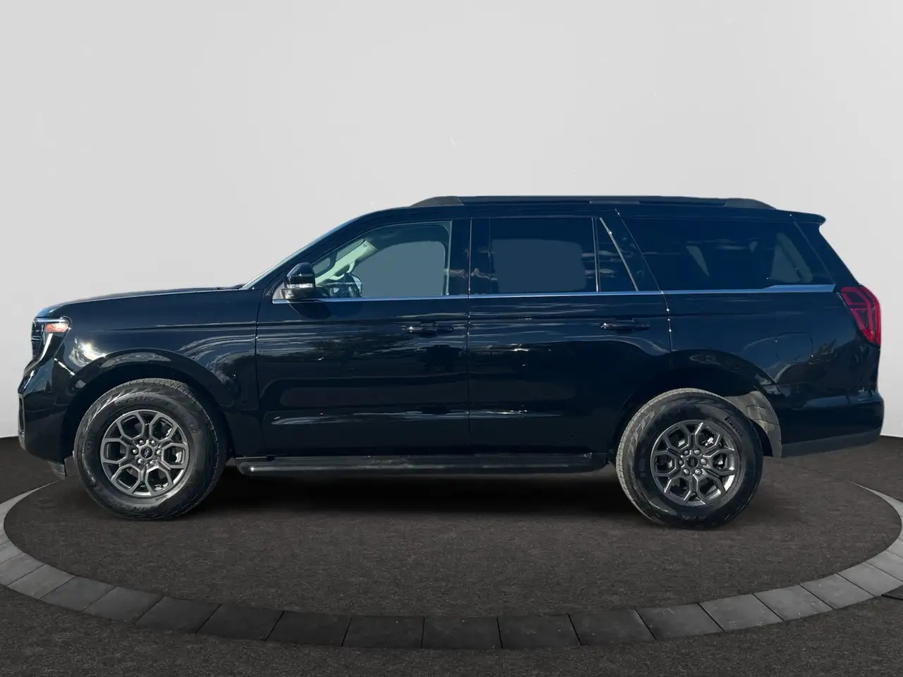 Ford Expedition - Image 2