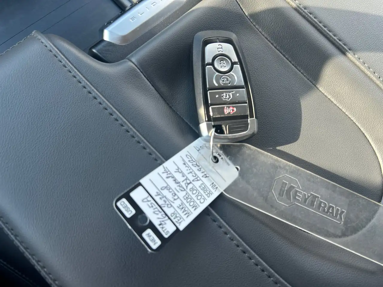 Ford Expedition - Image 27