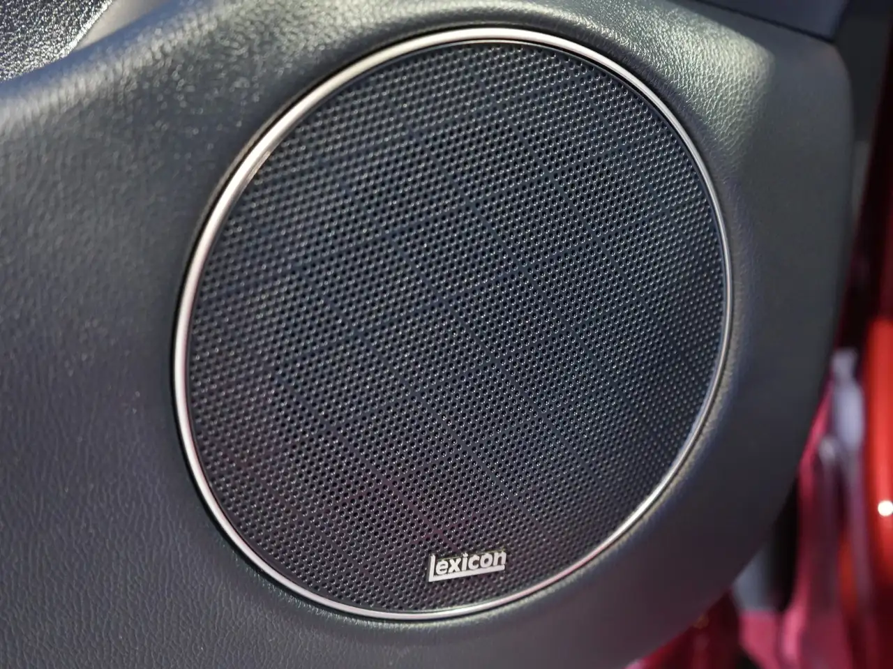Genesis GV70 - Image 35
