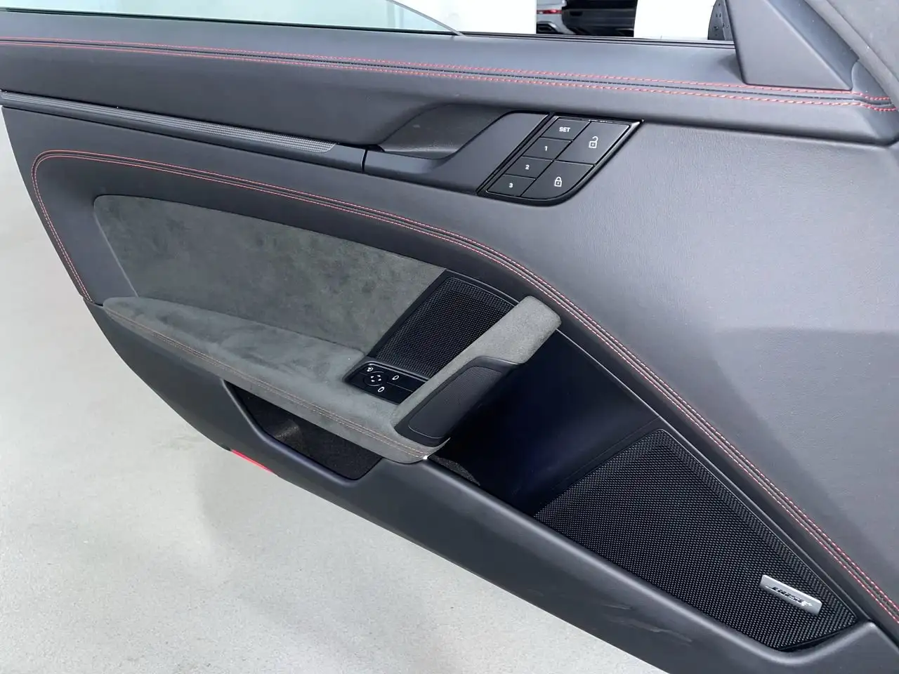 Porsche 911 - Image 21