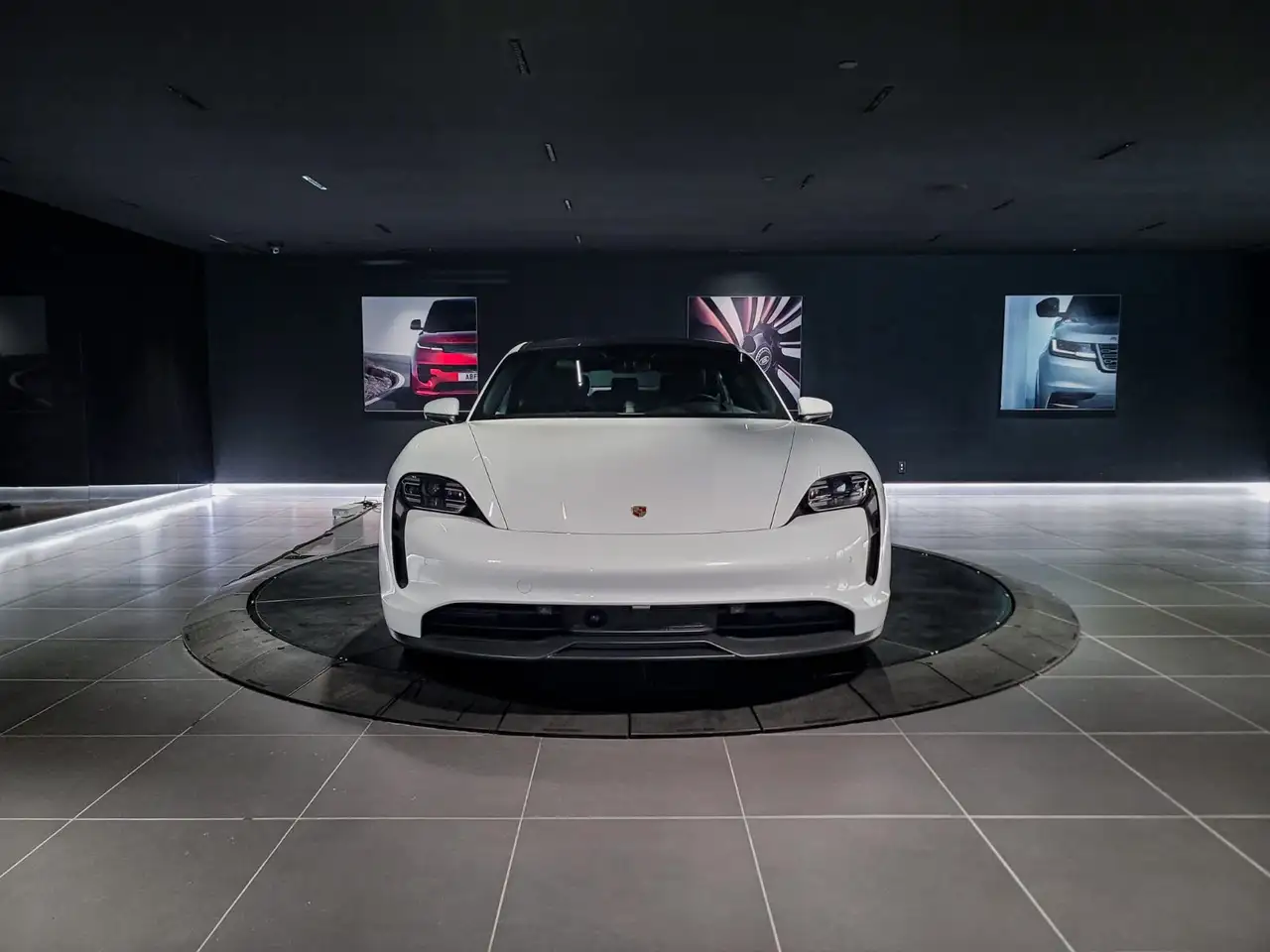 Porsche Taycan - Image 4