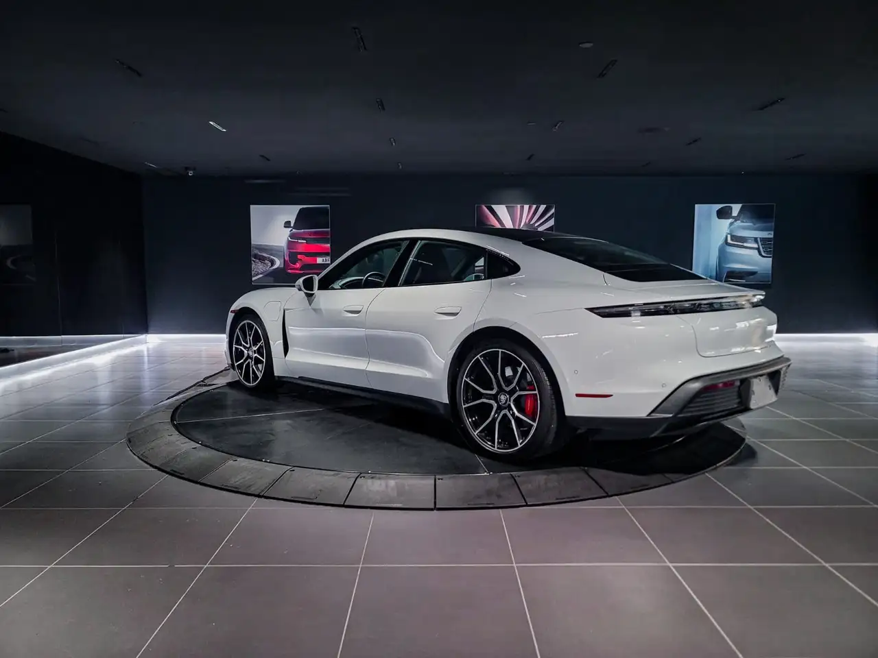 Porsche Taycan - Image 9