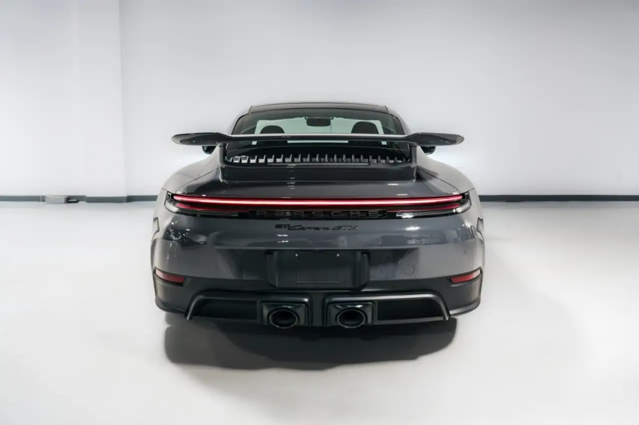 Porsche 911 - Image 6