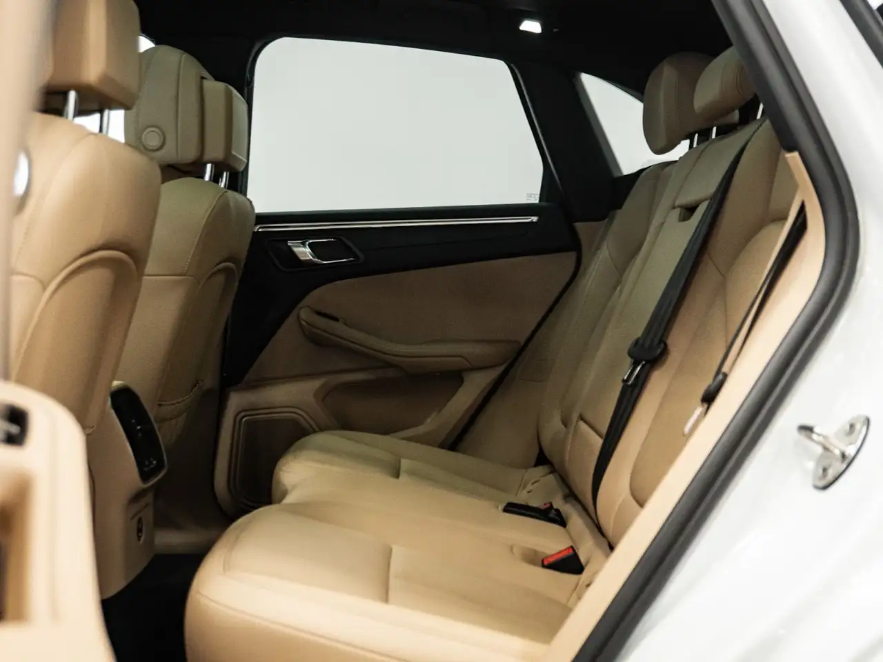 Porsche Macan - Image 25