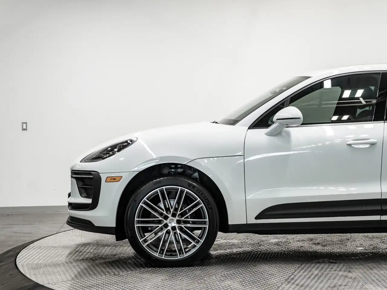Porsche Macan - Image 9