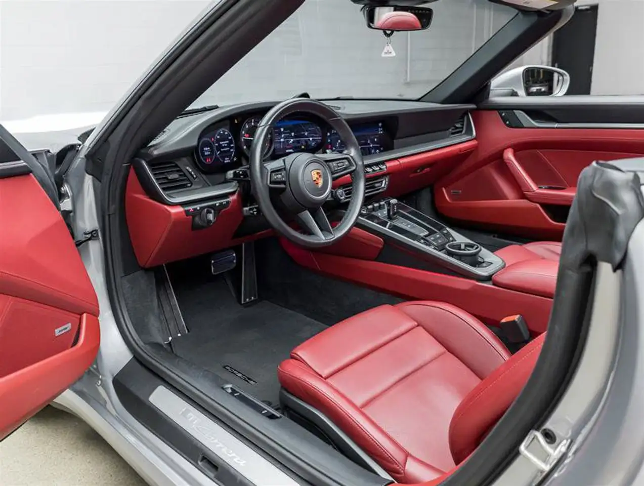 Porsche 911 - Image 26