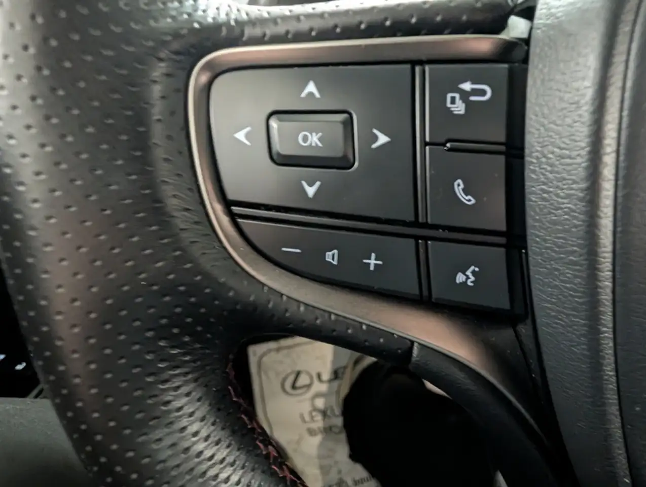 Lexus UX 250h - Image 24