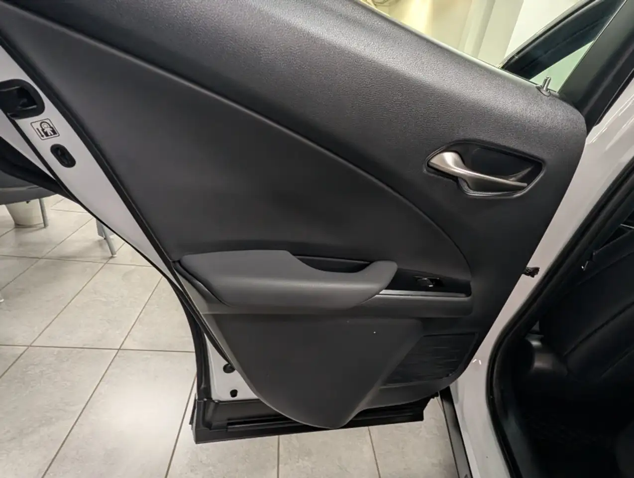 Lexus UX 250h - Image 15
