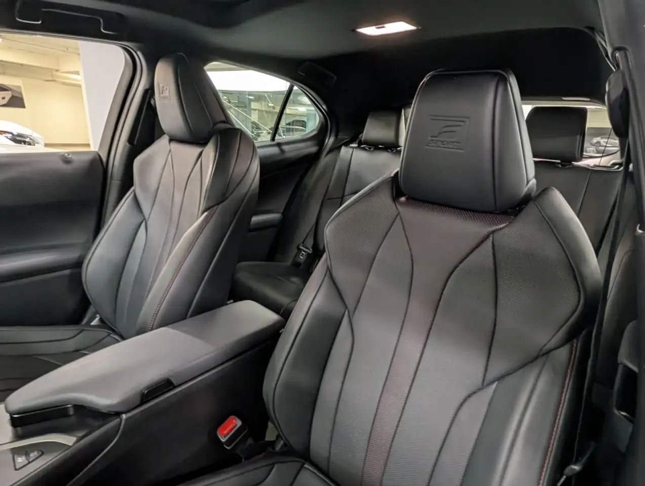 Lexus UX 250h - Image 11