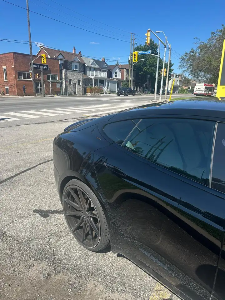Tesla Model S - Image 12
