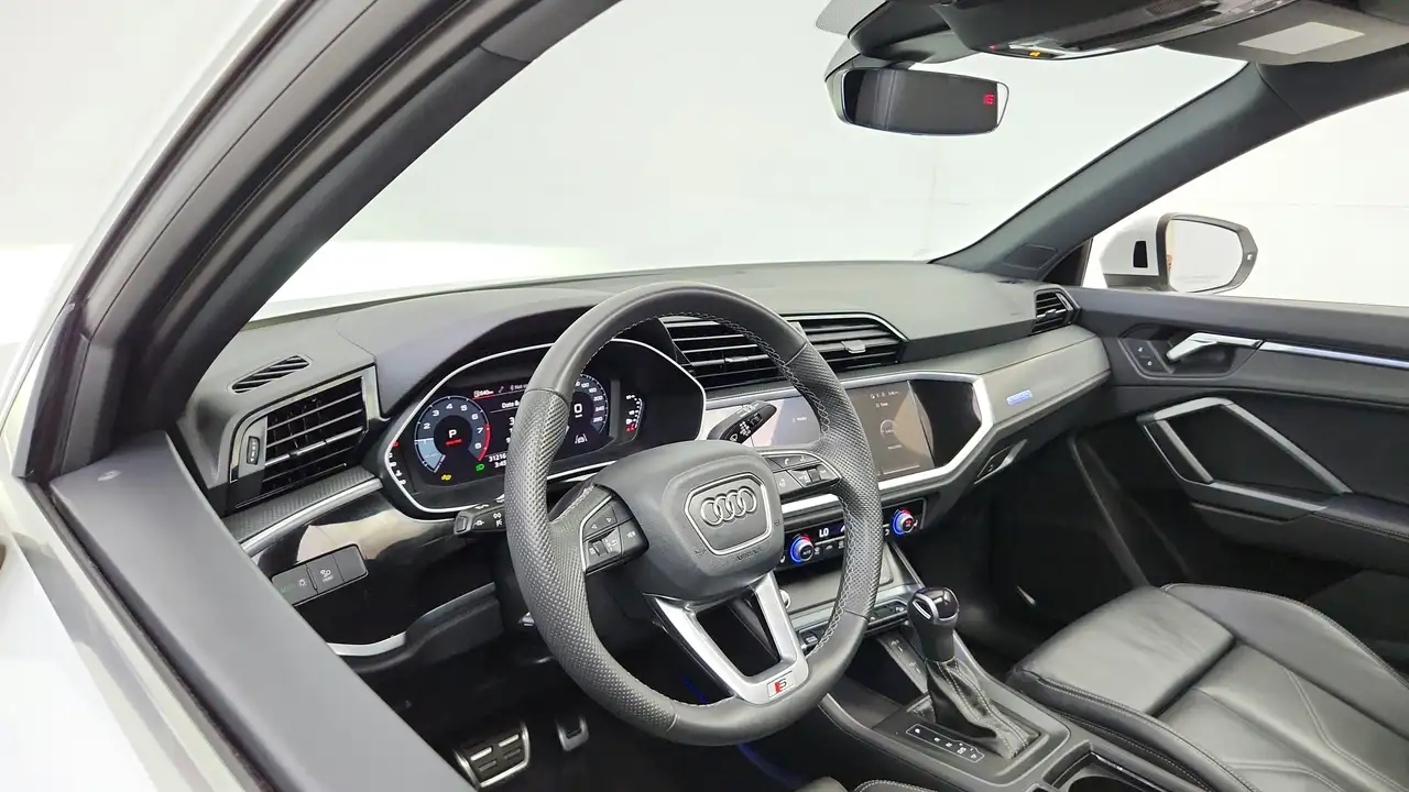 Audi Q3 - Image 3