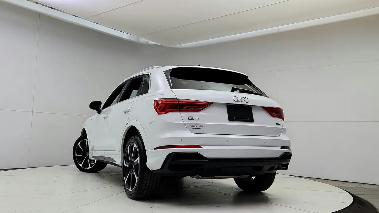 Audi Q3 - Image 27
