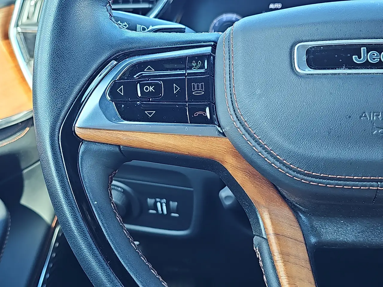 Jeep Grand Cherokee - Image 18