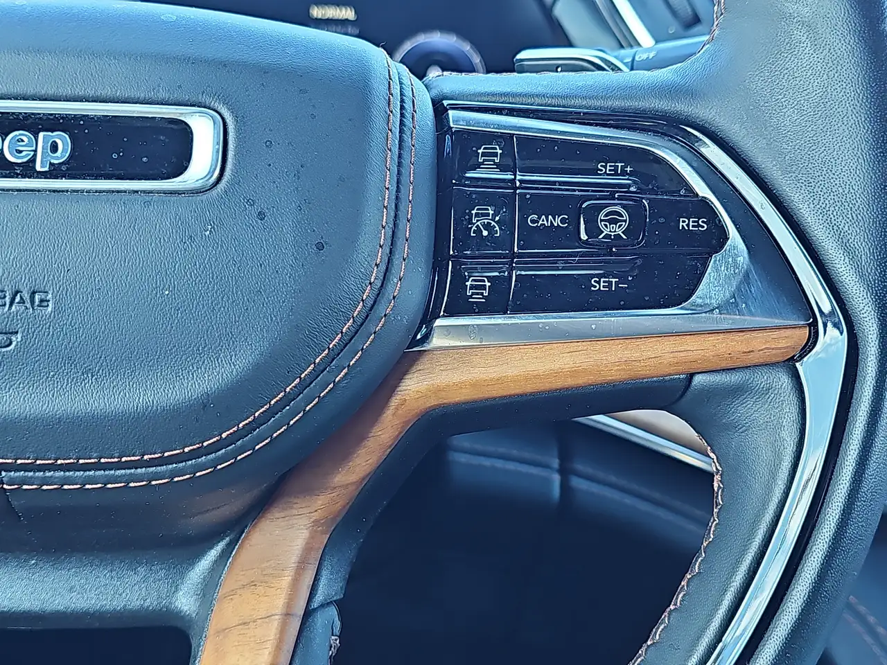 Jeep Grand Cherokee - Image 19