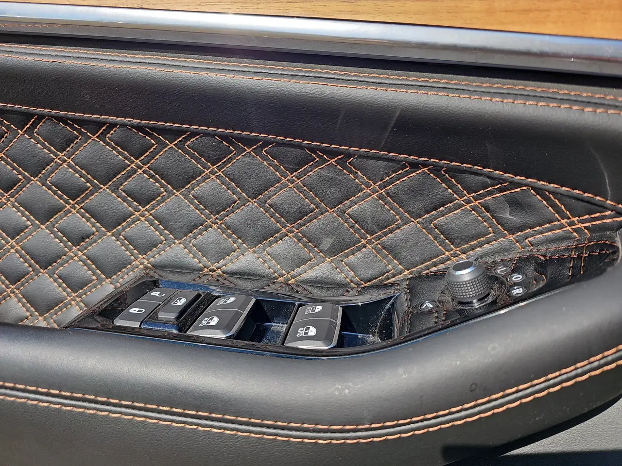 Jeep Grand Cherokee - Image 16