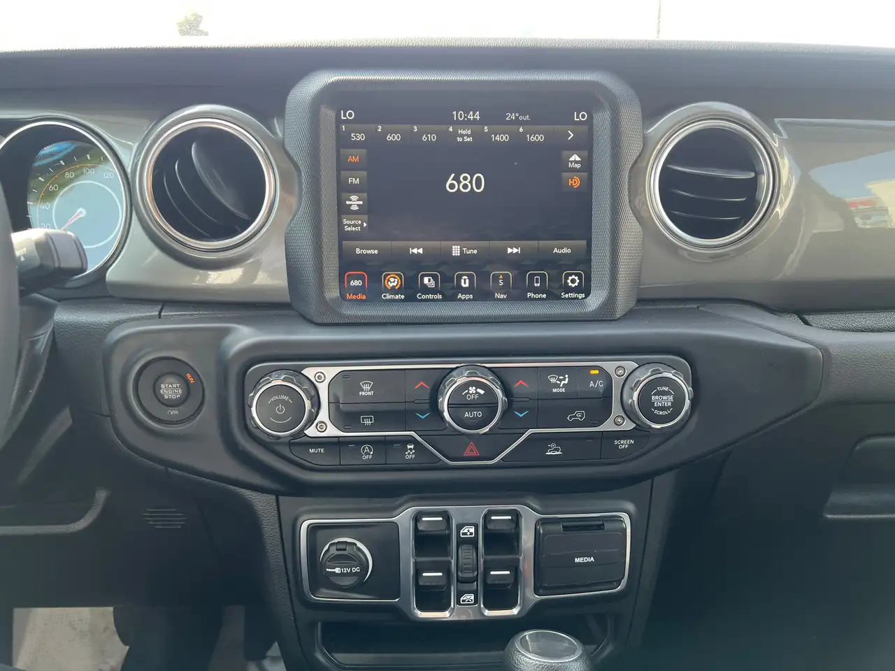 Jeep Wrangler - Image 17