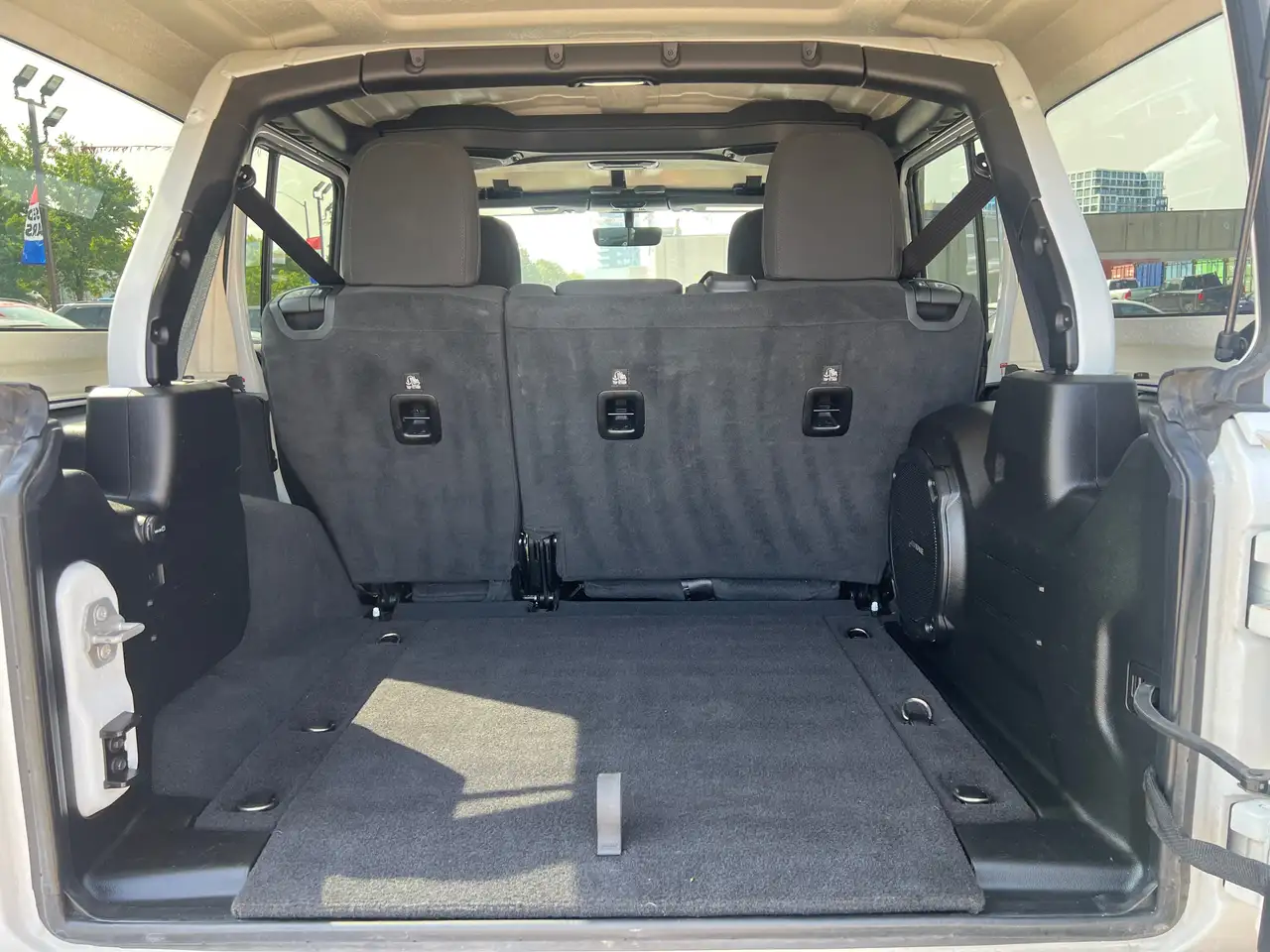 Jeep Wrangler - Image 28