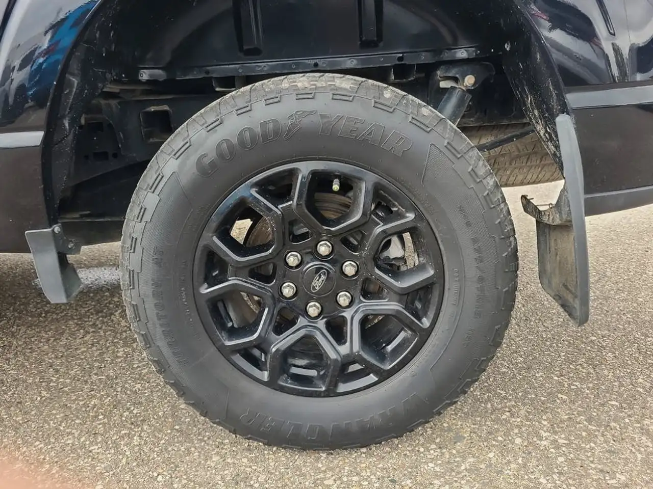 Ford F-150 - Image 18