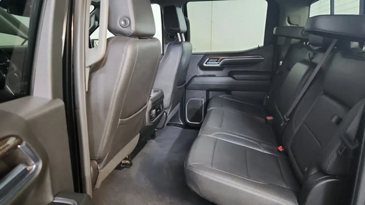 Chevrolet Silverado 1500 - Image 37