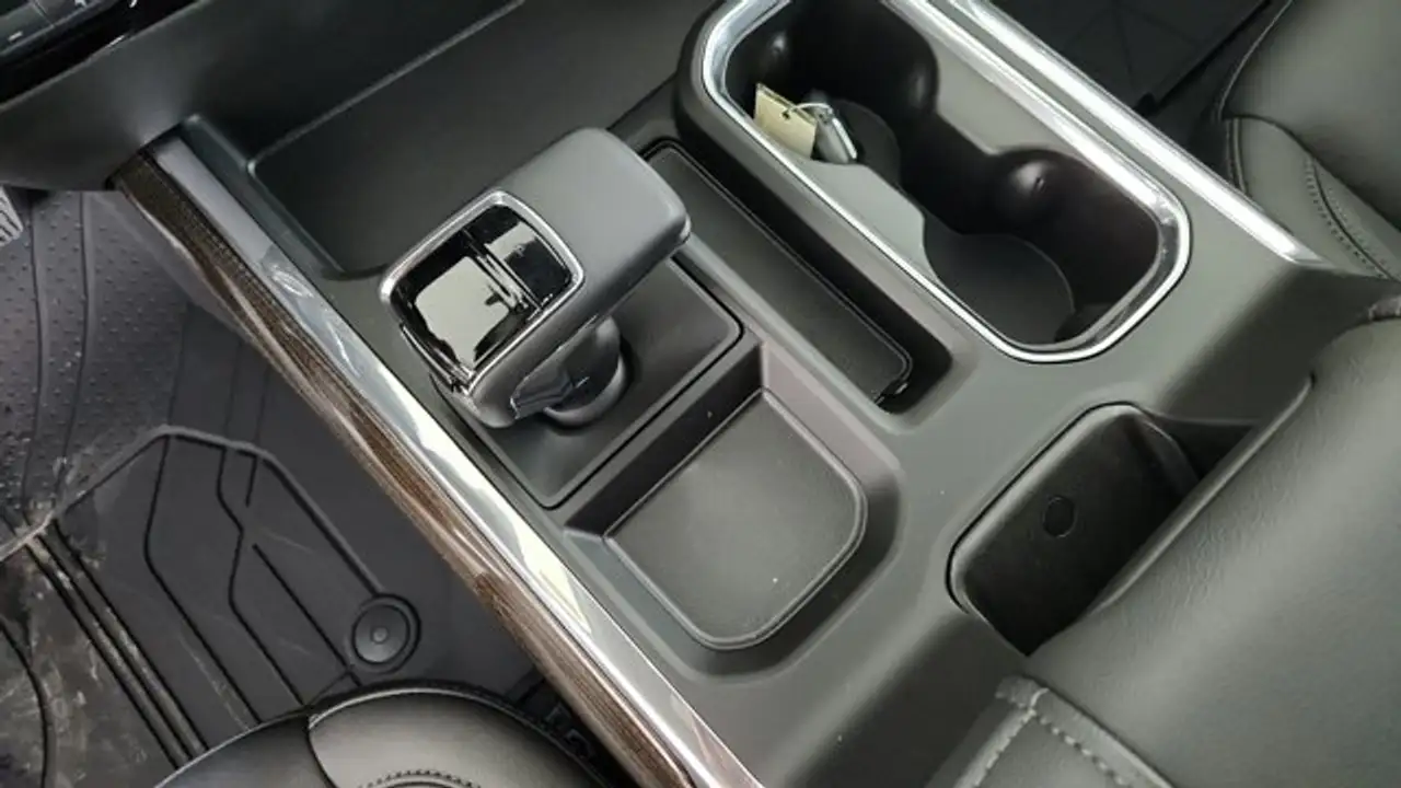 Chevrolet Silverado 1500 - Image 24