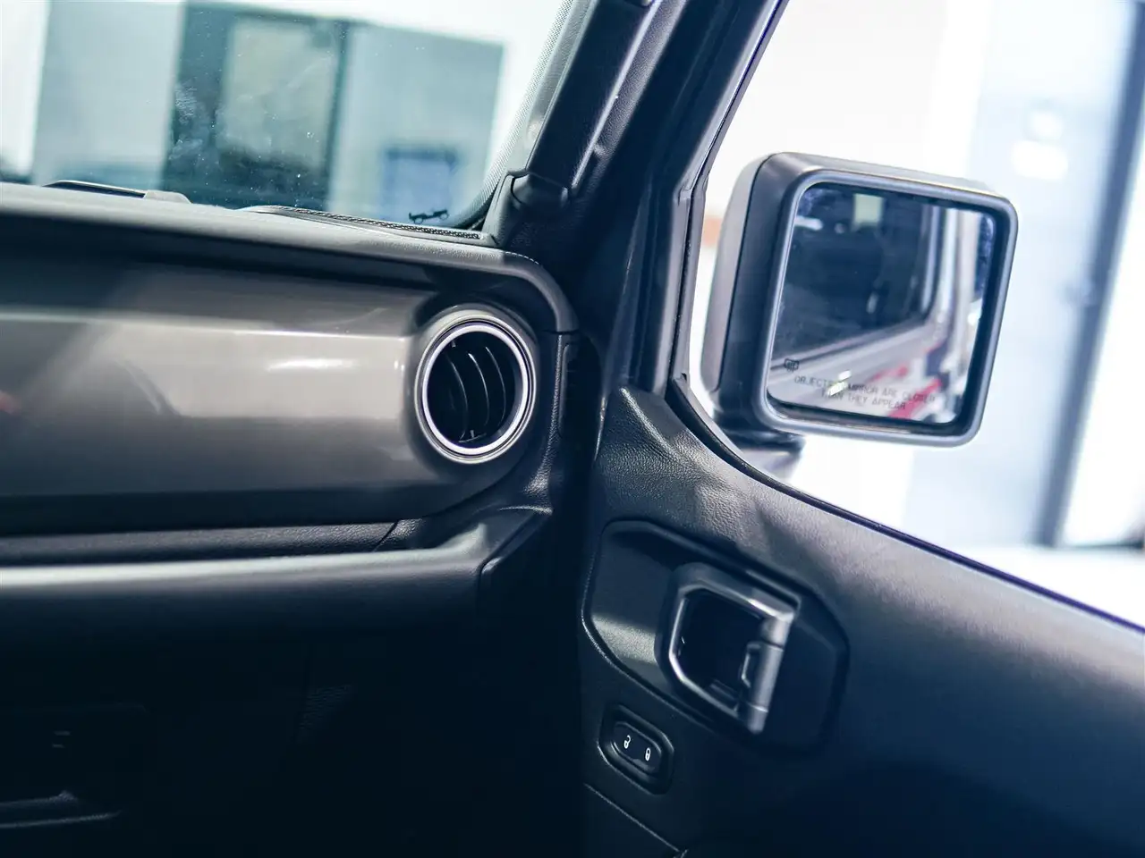 Jeep Wrangler - Image 23