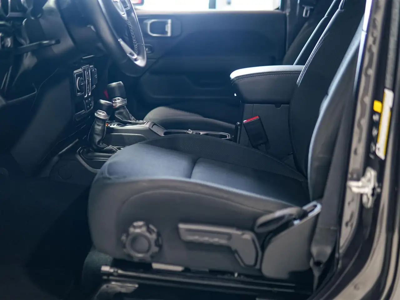Jeep Wrangler - Image 15